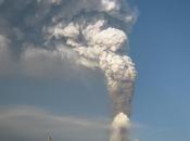 Etna: eruzione neve. Voli dirottati. Scalo Fontanarossa chiuso. Aperto dalle 20.30