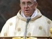 Papa Francesco sorprende tutti: discorso pronto piace braccio. elude sicurezza esce salutare persone