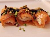 Rotolini salmone ricotta granella pistacchi