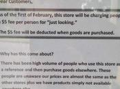 paura Showrooming: negozio paga entrare.