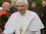 vescovi salutano Benedetto XVI? bufala