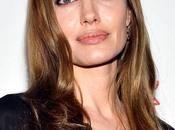 Continuano opere beneficenza generosa Angelina Jolie