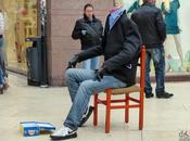 Artisti strada: l’uomo senza testa