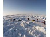 Greenpeace pianta bandiera: “Proteggiamo Polo Nord”