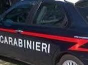 Cerca sfuggire Carabinieri cade balcone