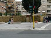 aiuole della nuova Metro sono seccate? problema c'è, basta pitturarle verde no!?