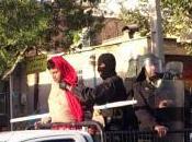 Iran vestirsi donna punizione. protesta femministe uomini l’uguaglianza.