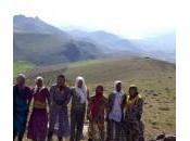 Iran, vestono abiti delle donne curde solidarietà loro concittadino