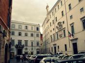 Piazza monte pieta', altra bellissima piazza pochi metri campo fiori. qualsiasi parte mondo sarebbe salotto, noi...