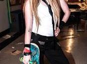 Mamma, Avril Lavigne bloccata crescita!