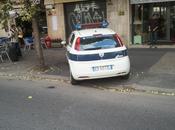 Vigili urbani auto sosta selvaggia marciapiede? cittadini iniziano finalmente girare video. pubblichiamo