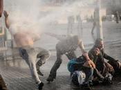 Istanbul, cruenta battaglia alberi Gezi Park