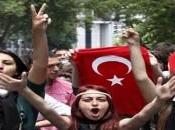 Gezi Park, protestanti cantano bella ciao
