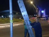 manifesti abusivi Lorenzotti? cittadini hanno pensato però datevi fare anche votando facendo votare questo ceffo perdetevi video!!!)