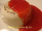 Panna cotta pepe, coulis lamponi fragole