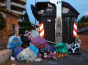 Quartieri-monnezza: raccapriccianti immagini quartiere portuense sommerso pattume! qualcuno dica all'ama abbiamo problema!