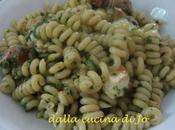 Fusilli bucati corti, salamella, provola pesto rucola