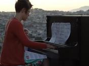 pianoforte abbandonato sulle colline Francisco