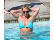 Britney Spears, splendida forma, mare David Lucado