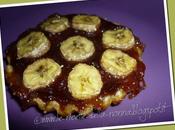 Crostatine pastasfoglia banane marmellata fragole