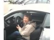 Figlio compra Mercedes, madre scoppia piangere (Video)