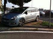 incredibili storie "divieto fisso". Guardate cosa succede un'aiuola Largo Tommasini