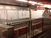 Piccole novità sotto metropolitana. Arriva pannelli plexiglass dovrebbero ridurre quantità (enorme) persone viaggia scrocco pochi pagano