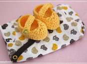 Scarpine all’uncinetto gialle tanti fiori (32/52) Crocheted yellow baby shoes