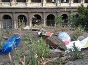 Qualcuno salvi Colosseo questo schifo incancrenito connaturato tempo. Anche Roma pensano vigore, questa normalità.