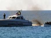 Avvistano Guardia Finanza, fiamme carico hashish