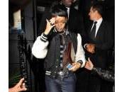 Rihanna presenta collezione ispirata allo “urban street wear” (foto)