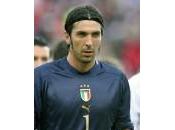 Buffon: sono gioca....anche borsa...."