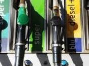 Misure contro italiani: dopo l’Iva aumenta ancora benzina