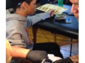 Rihanna, tatuaggio tribale realizzato Nuova Zelanda: video