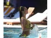 Jennifer Nicole promuove piscina programma fitness (foto)