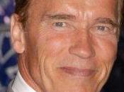 Arnorld Schwarzenegger recita tutte frasi cinematografiche celebri