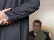 Stai mentendo! Nascondi mani!