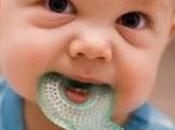 Dentizione: aiutare bambini mettono denti