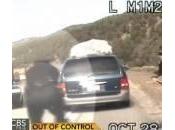 Usa, madre forza posto blocco, agenti sparano vettura figli (Video)