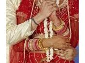 India: sposo presenta matrimonio, invitato all’altare posto