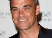 iNews Robbie Williams: sono etero finge essere