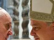 Papa francesco lunghe braccia