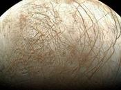 Hubble osserva pennacchi acqua Europa