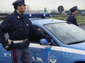 Napoli, poliziotto ruba auto rubata