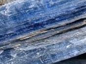 Oggi nella rubrica: pietre cristalli,Cianite Distene