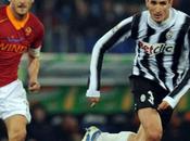 Juventus Roma calcatori scaldano match scudetto
