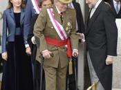 Juan Carlos, affaticato stanco, presiede Pascua Militar. Felipe senza barba
