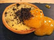 Crostatina ricotta cioccolato salsa cachi.