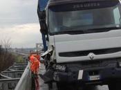 Ancora incidente sulla Statale 268, sbanda camion