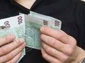 Studentesse anni rapinano minacciano coetanea